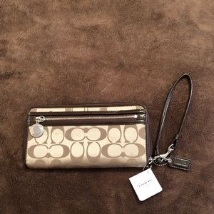 NWT coach wristlet wallet